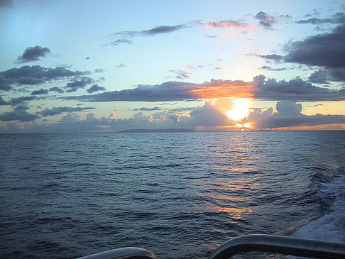 Sonnenuntergang über dem Meer von Kauai Fotos