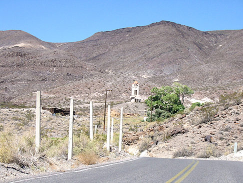 Ubehebe Crater - Scottys Castle