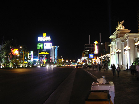 Hotel MGM bei Nacht Fotos